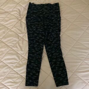 athleta salutation stash pocket ii printed 7/8 tight